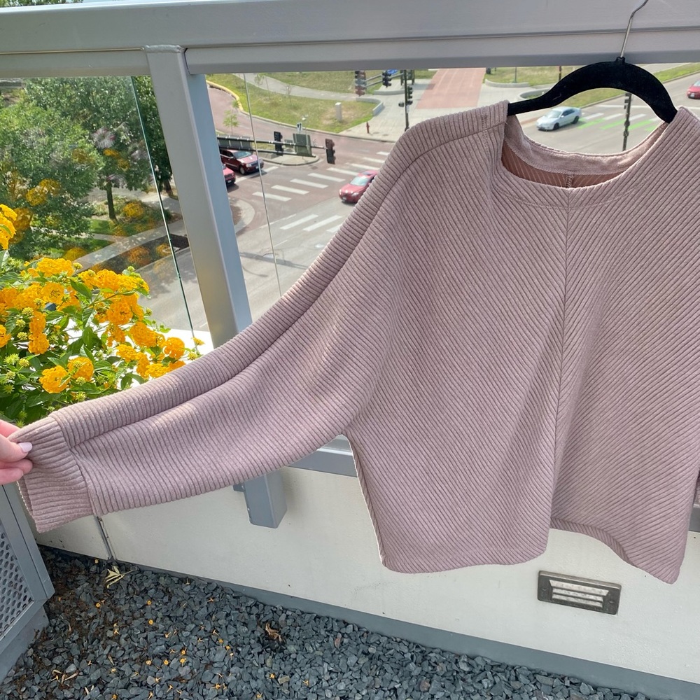 Long sleeve neutral top